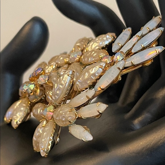 Beau Jewels Molded Faux Pearl Opaline Aurora Borealis Rhinestone Demi-Parure - Picture 9 of 10